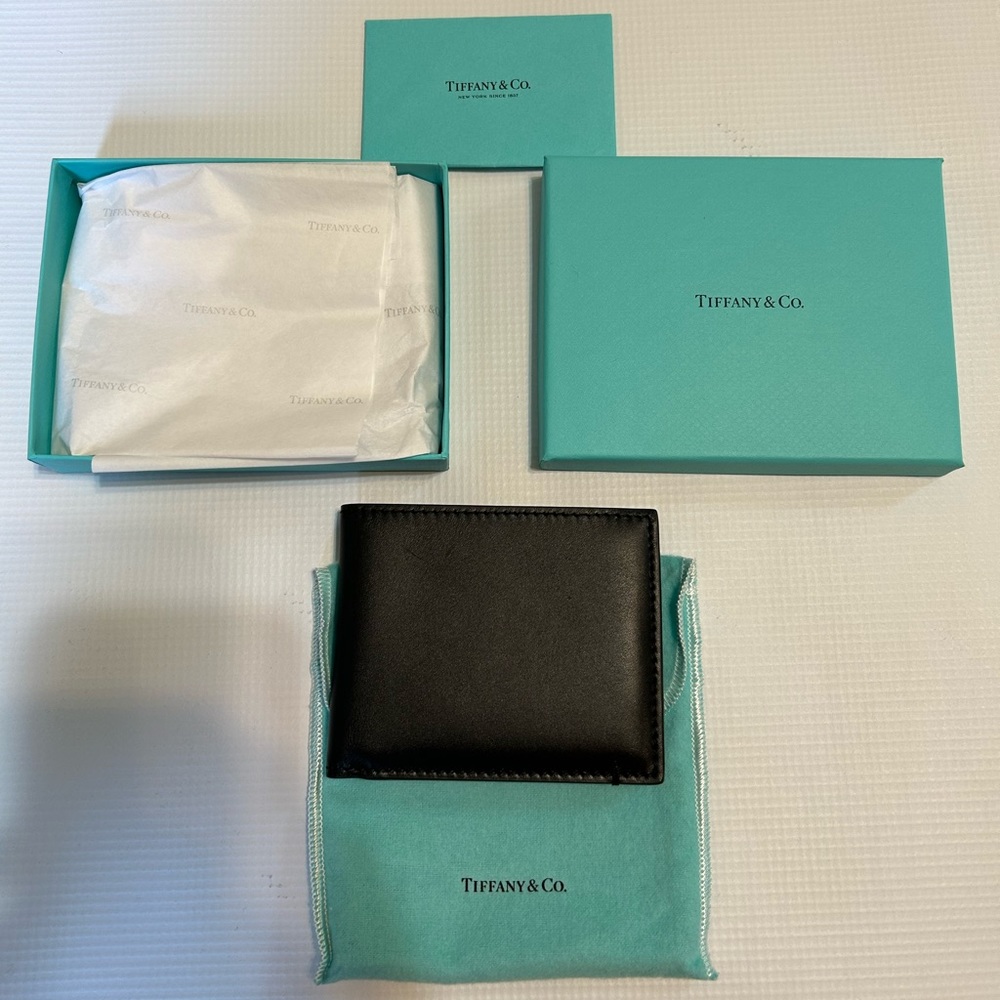 New in box, Tiffany and Co unisex leather wallet, made in Italy.